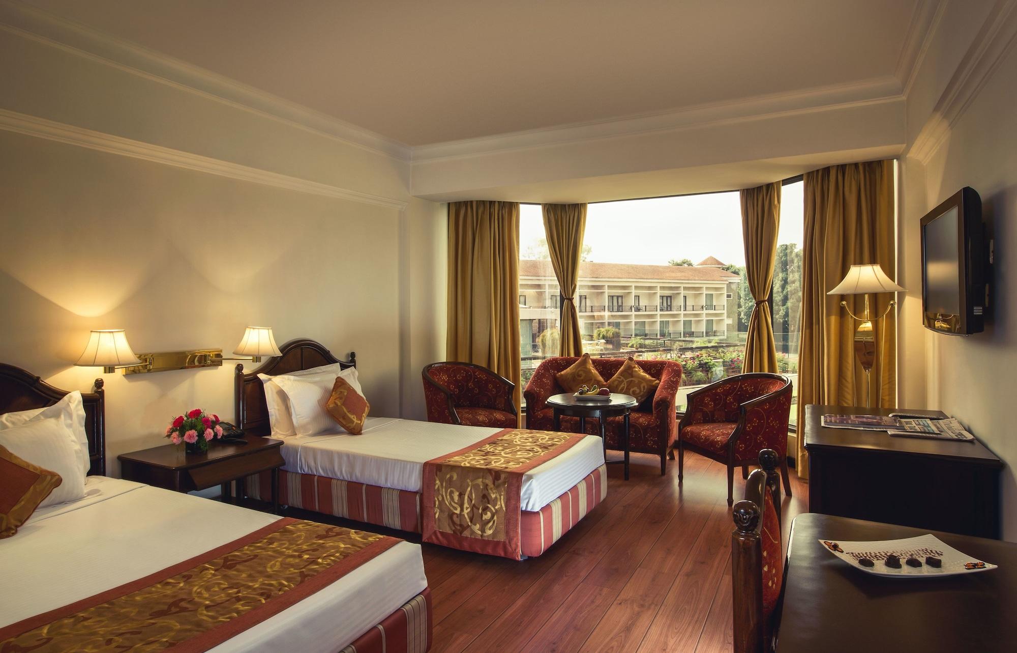 Hotel Mountview จัณฑีครห์ ภายนอก รูปภาพ