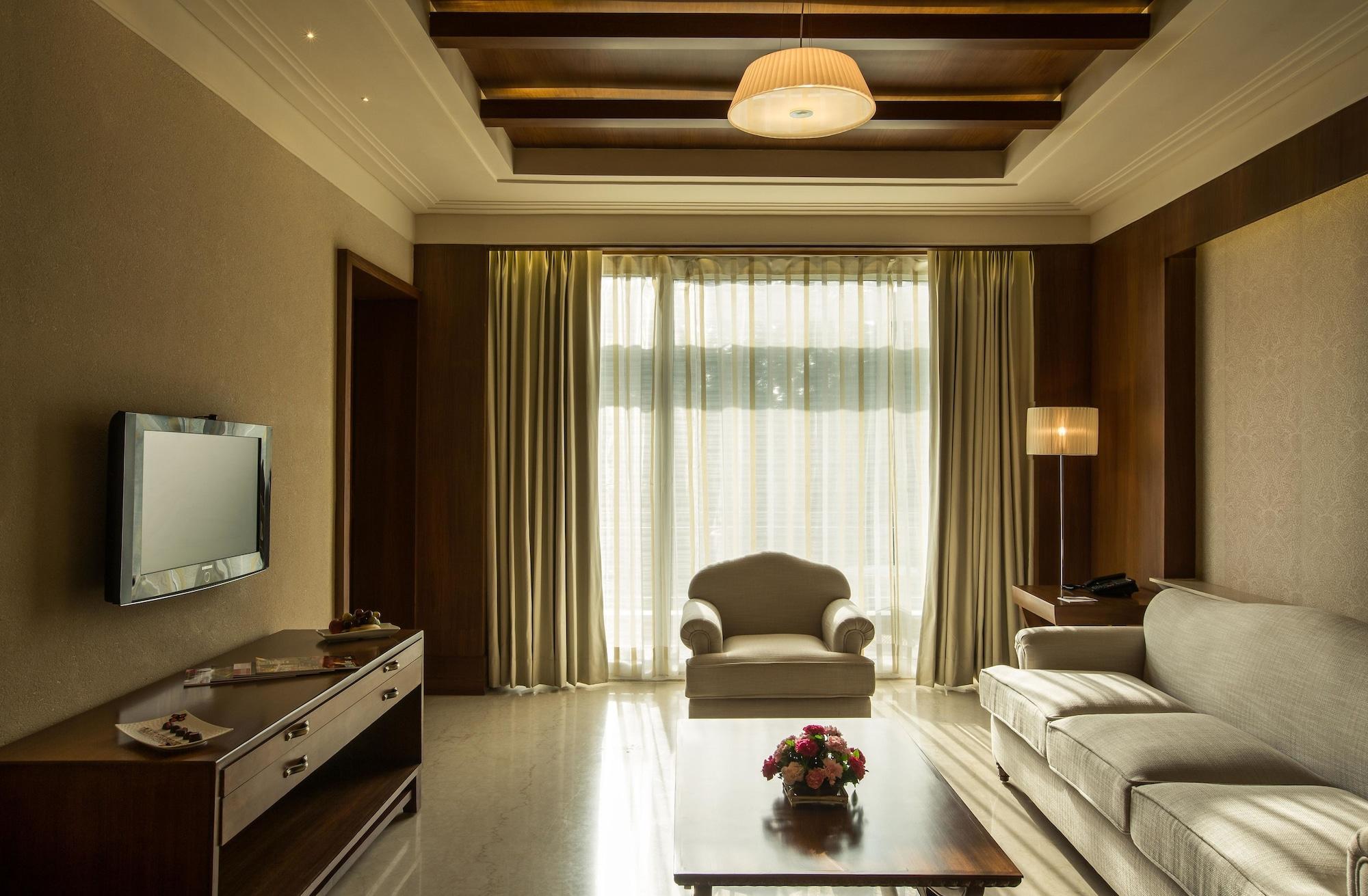 Hotel Mountview จัณฑีครห์ ภายนอก รูปภาพ