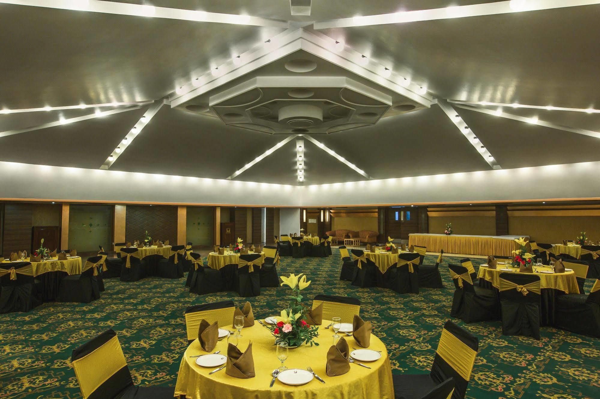 Hotel Mountview จัณฑีครห์ ภายนอก รูปภาพ