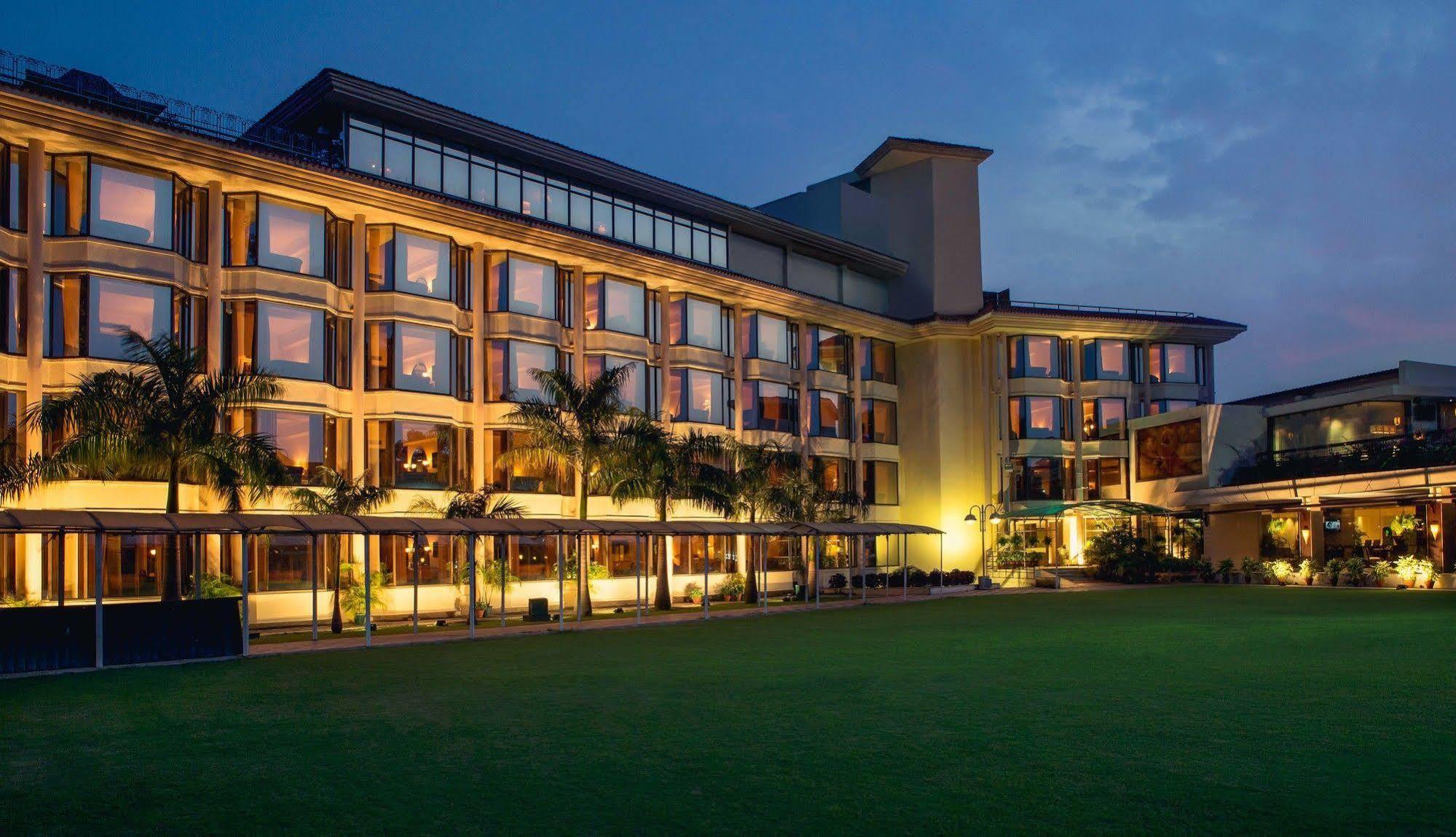Hotel Mountview จัณฑีครห์ ภายนอก รูปภาพ