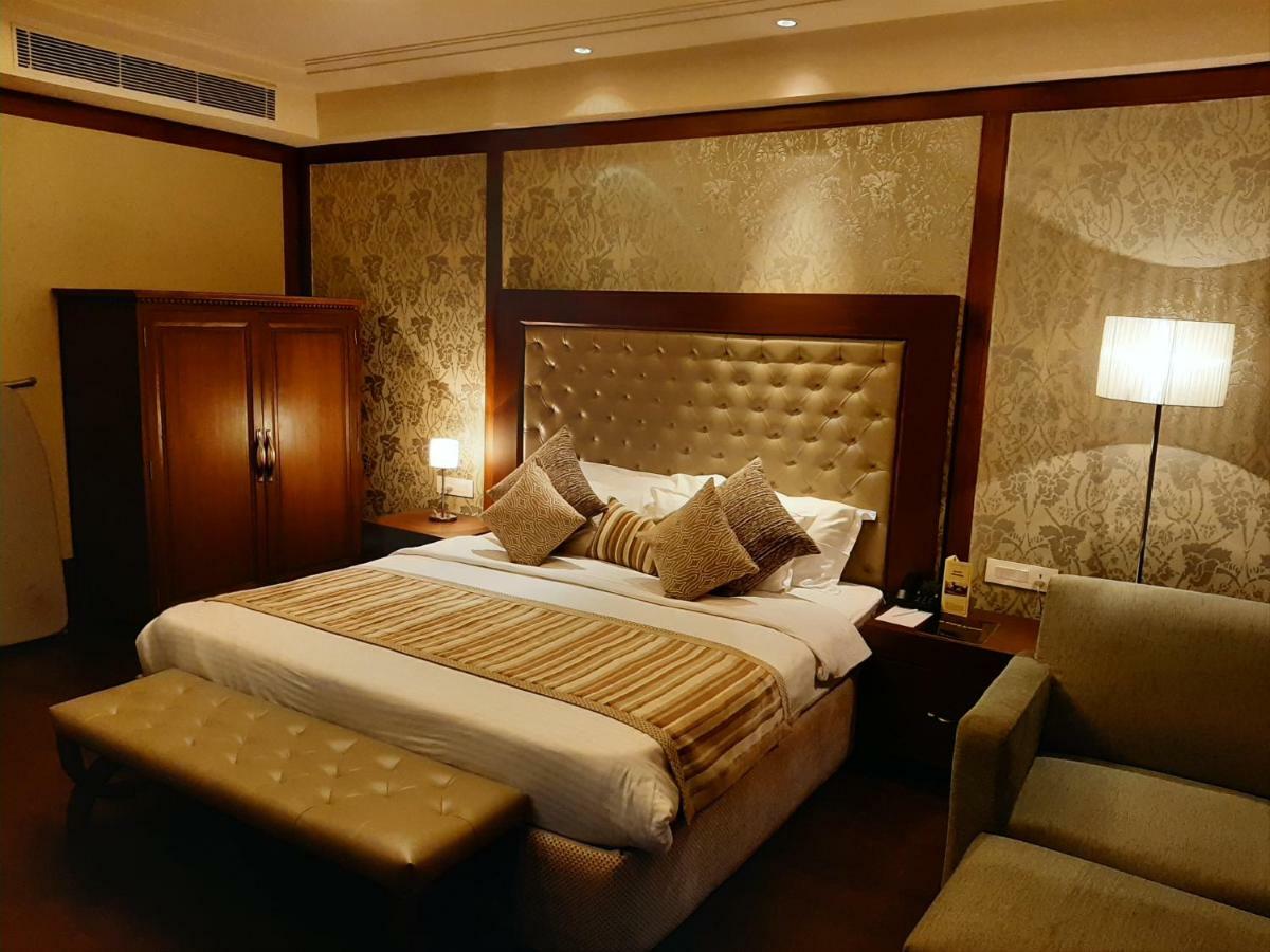 Hotel Mountview จัณฑีครห์ ภายนอก รูปภาพ