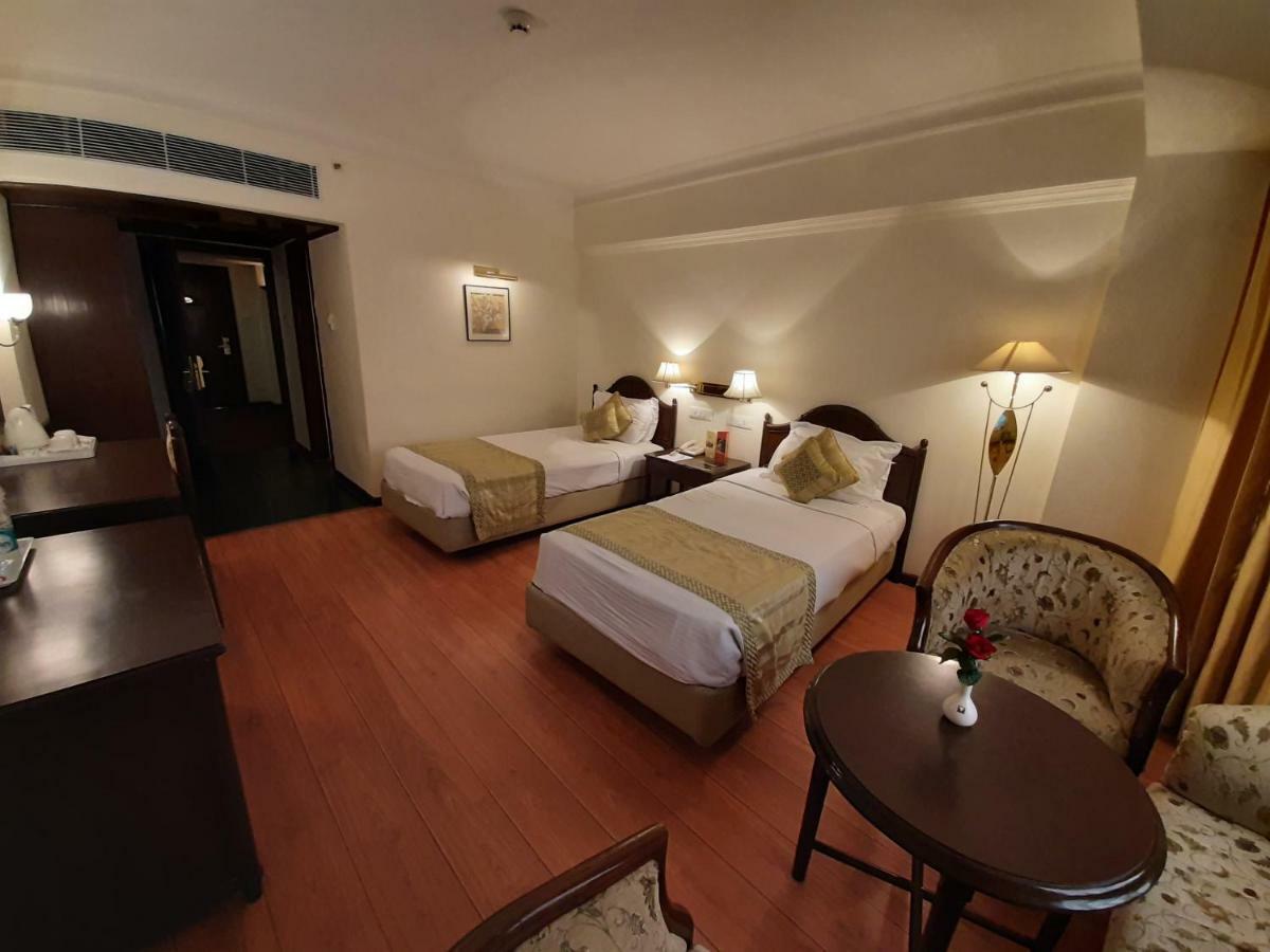 Hotel Mountview จัณฑีครห์ ภายนอก รูปภาพ