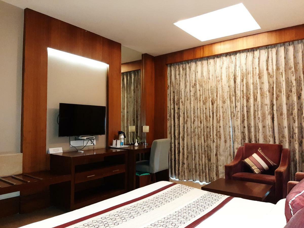 Hotel Mountview จัณฑีครห์ ภายนอก รูปภาพ