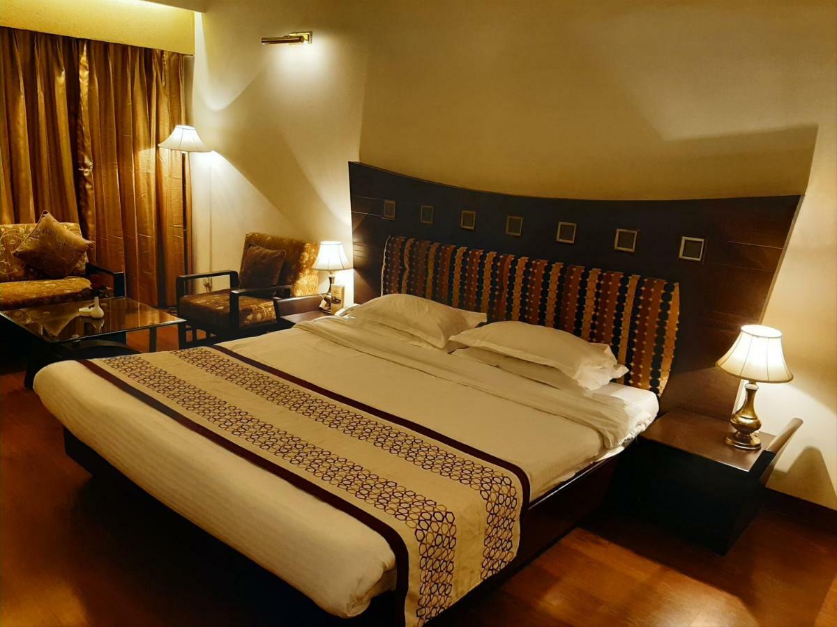 Hotel Mountview จัณฑีครห์ ภายนอก รูปภาพ