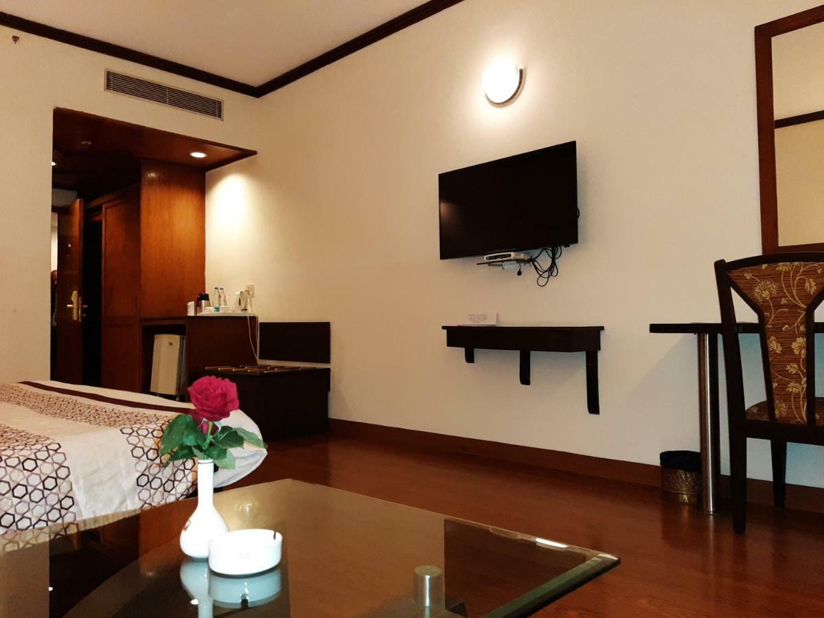 Hotel Mountview จัณฑีครห์ ภายนอก รูปภาพ