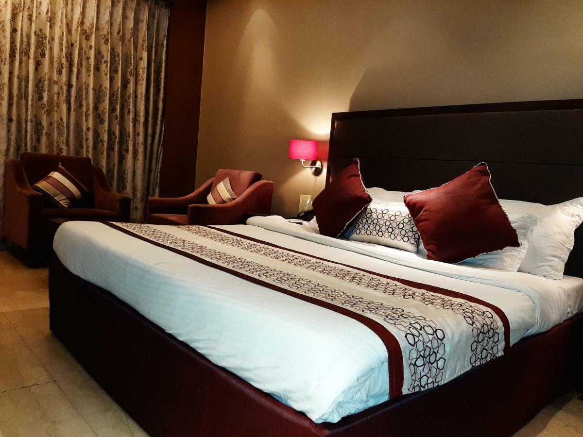 Hotel Mountview จัณฑีครห์ ภายนอก รูปภาพ