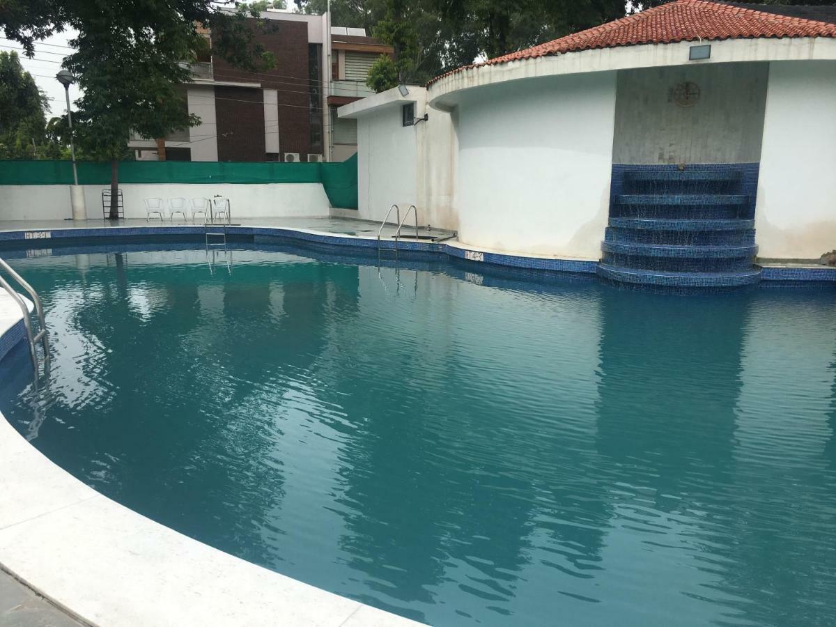 Hotel Mountview จัณฑีครห์ ภายนอก รูปภาพ