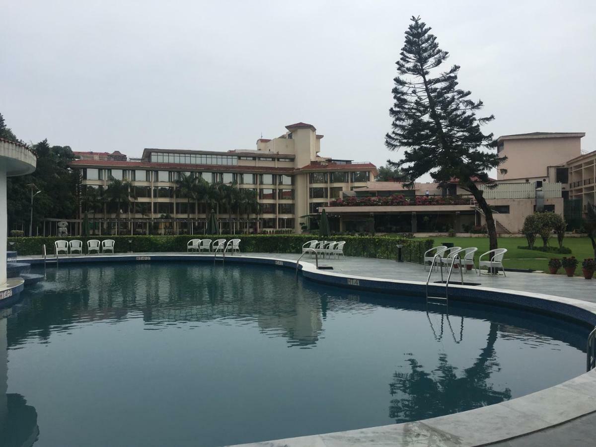 Hotel Mountview จัณฑีครห์ ภายนอก รูปภาพ