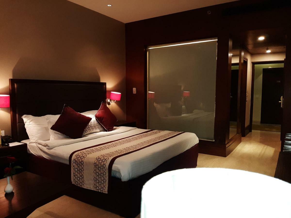 Hotel Mountview จัณฑีครห์ ภายนอก รูปภาพ
